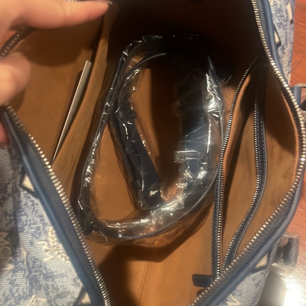 “SOLD!” MCM Medium Duffle Boston Bag - Picture 4 of 6